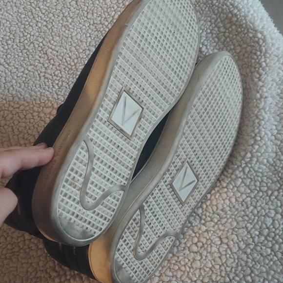 Louis Vuitton men's sneakers - Picture 8 of 11